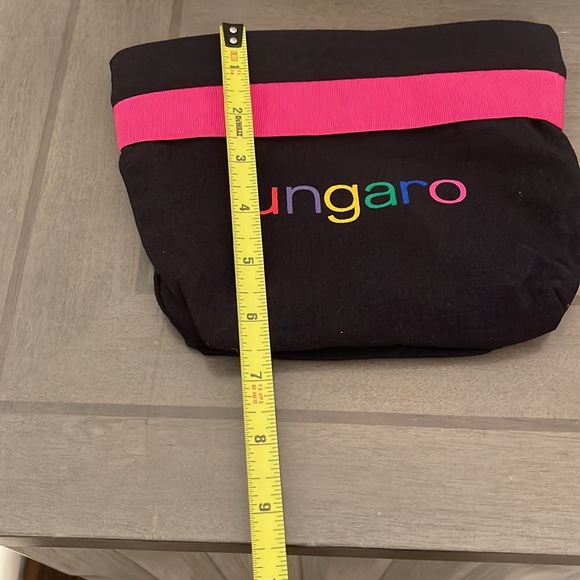 Emanuel Ungaro Paris Logo set of 3 cosmetic bags - Picture 11 of 13